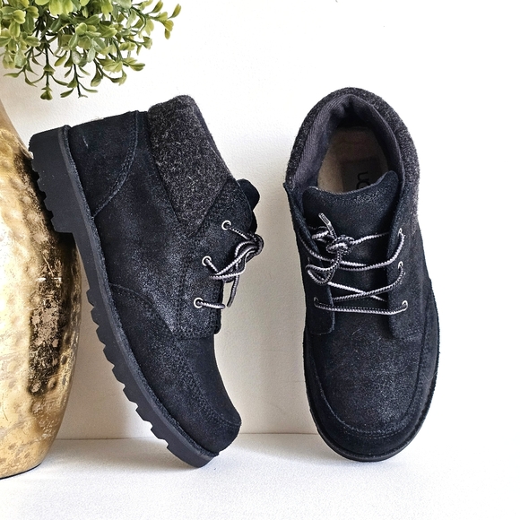 UGG Orin Wool Boys Winter Snow Chukka Boots Black Suede Size 4 Style F16016G - Picture 1 of 16